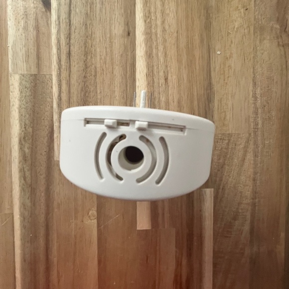 Vitruvi: Push plug in diffuser from Jilly Box. - Picture 5 of 5